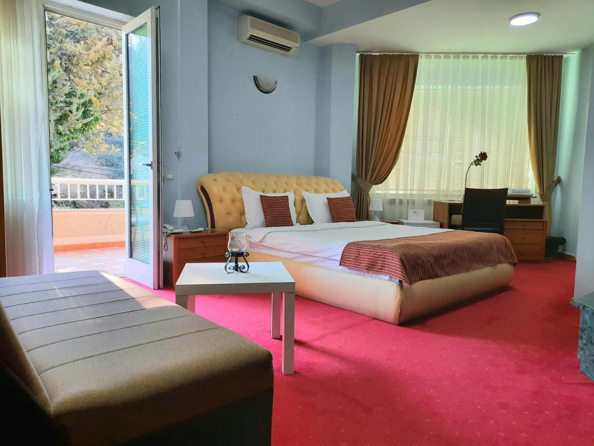 Hotel Aristocrat & Fish Restaurant Skopje Eksteriør billede